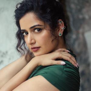 Ashika Ranganath’s Graceful Emerald Look Wins Attention