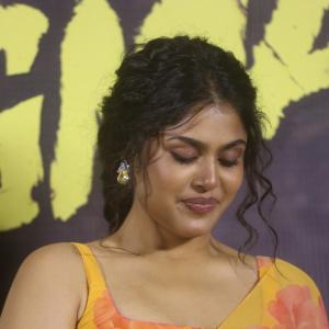 Faria Abdullah Looks Radiant in a Colourful Floral Saree