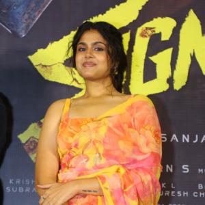 Faria Abdullah Looks Radiant in a Colourful Floral Saree