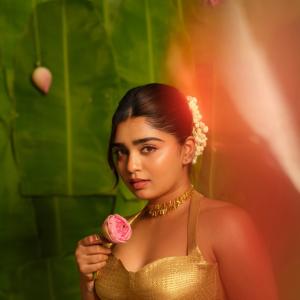 Gouri G Kishan Captivates in South Indian Festive Style