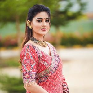 Sneha’s Traditional Look Blends Grace and Glamour