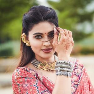 Sneha’s Traditional Look Blends Grace and Glamour