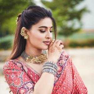 Sneha’s Traditional Look Blends Grace and Glamour