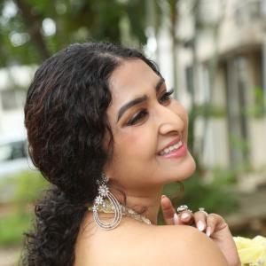 Farnaz Shetty Shines in an Elegant Embellished Look