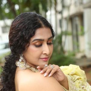 Farnaz Shetty Shines in an Elegant Embellished Look