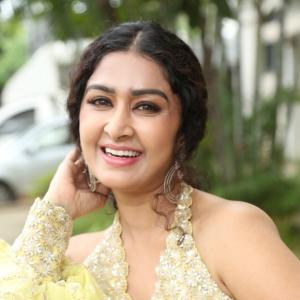 Farnaz Shetty Shines in an Elegant Embellished Look