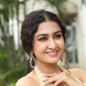Farnaz Shetty Shines in an Elegant Embellished Look
