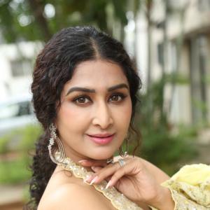 Farnaz Shetty Shines in an Elegant Embellished Look