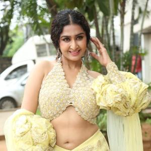 Farnaz Shetty Shines in an Elegant Embellished Look
