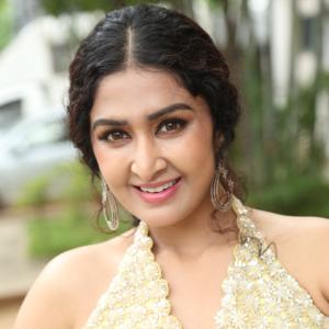 Farnaz Shetty Shines in an Elegant Embellished Look