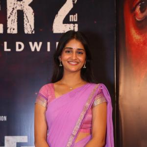 Sandhya Vasishta Looks Elegant in a Pink Saree