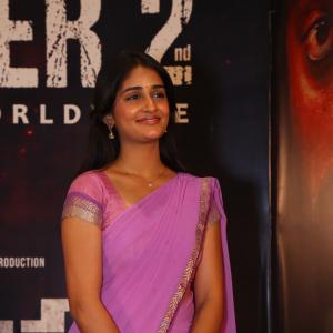 Sandhya Vasishta Looks Elegant in a Pink Saree