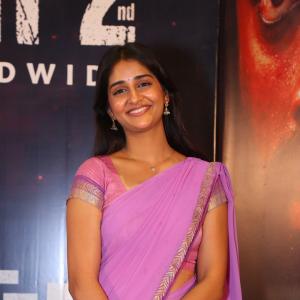 Sandhya Vasishta Looks Elegant in a Pink Saree