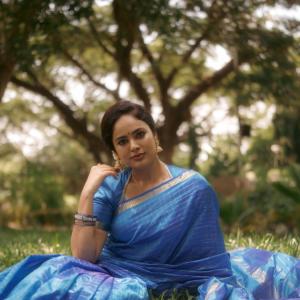 Nanditha Swetha Poses Amid Greenery in a Classic Saree