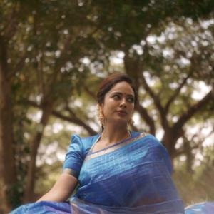 Nanditha Swetha Poses Amid Greenery in a Classic Saree