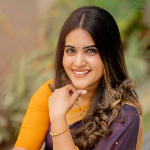 Classic Indian Style of Anchor Sravanthi Chokkarapu