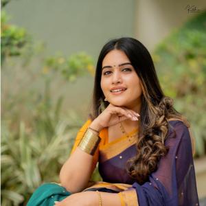 Classic Indian Style of Anchor Sravanthi Chokkarapu