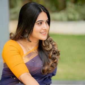 Classic Indian Style of Anchor Sravanthi Chokkarapu