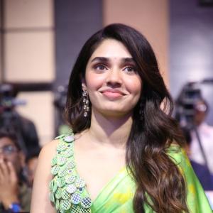 Actress Krithi Shetty Stunning Look in Green Saree