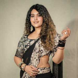 Classic Elegance of Anchor Sravanthi Chokkarapu in Black Saree