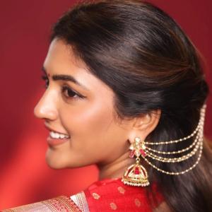 Traditional Elegance of Actress Eesha Rebba in Red Saree