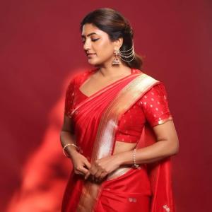 Traditional Elegance of Actress Eesha Rebba in Red Saree