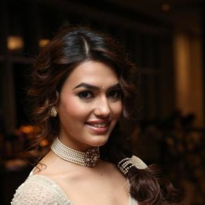 Actress Vidhi Yadav Classic Saree Look with Modern Glam Touch