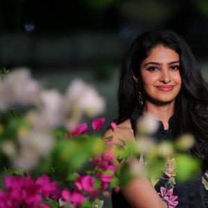 Modern Fashion of Actress Manasa Varanasi With Graceful Smile