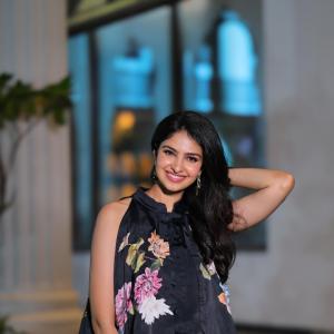 Modern Fashion of Actress Manasa Varanasi With Graceful Smile