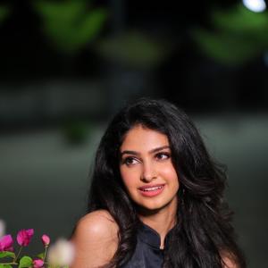 Modern Fashion of Actress Manasa Varanasi With Graceful Smile