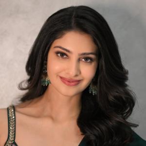 Actress Manasa Varanasi looks Elegant in Green Ruffled Saree