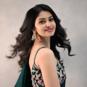 Actress Manasa Varanasi looks Elegant in Green Ruffled Saree