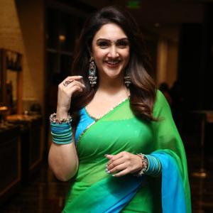 Evergreen Beauty Actress Sridevi Stuns In Green Saree