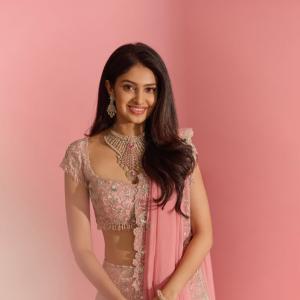Actress Manasa Varanasi Shines In Elegant Pink Ethnic Look
