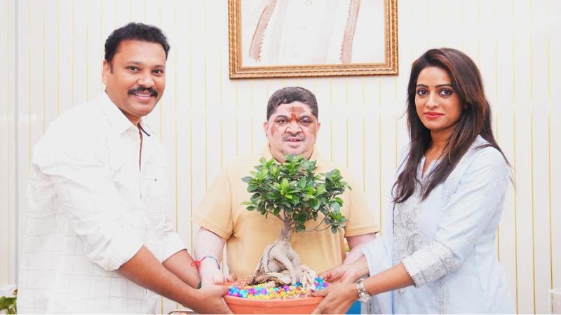 Udaya Bhanu Meets Minister Ponnam Prabhakar to Discuss Employment Opportunities for Women