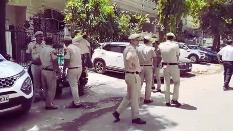 Delhi Crime IRS Officer’s Daughter Strangled At Home, Ex-Servant Under Probe