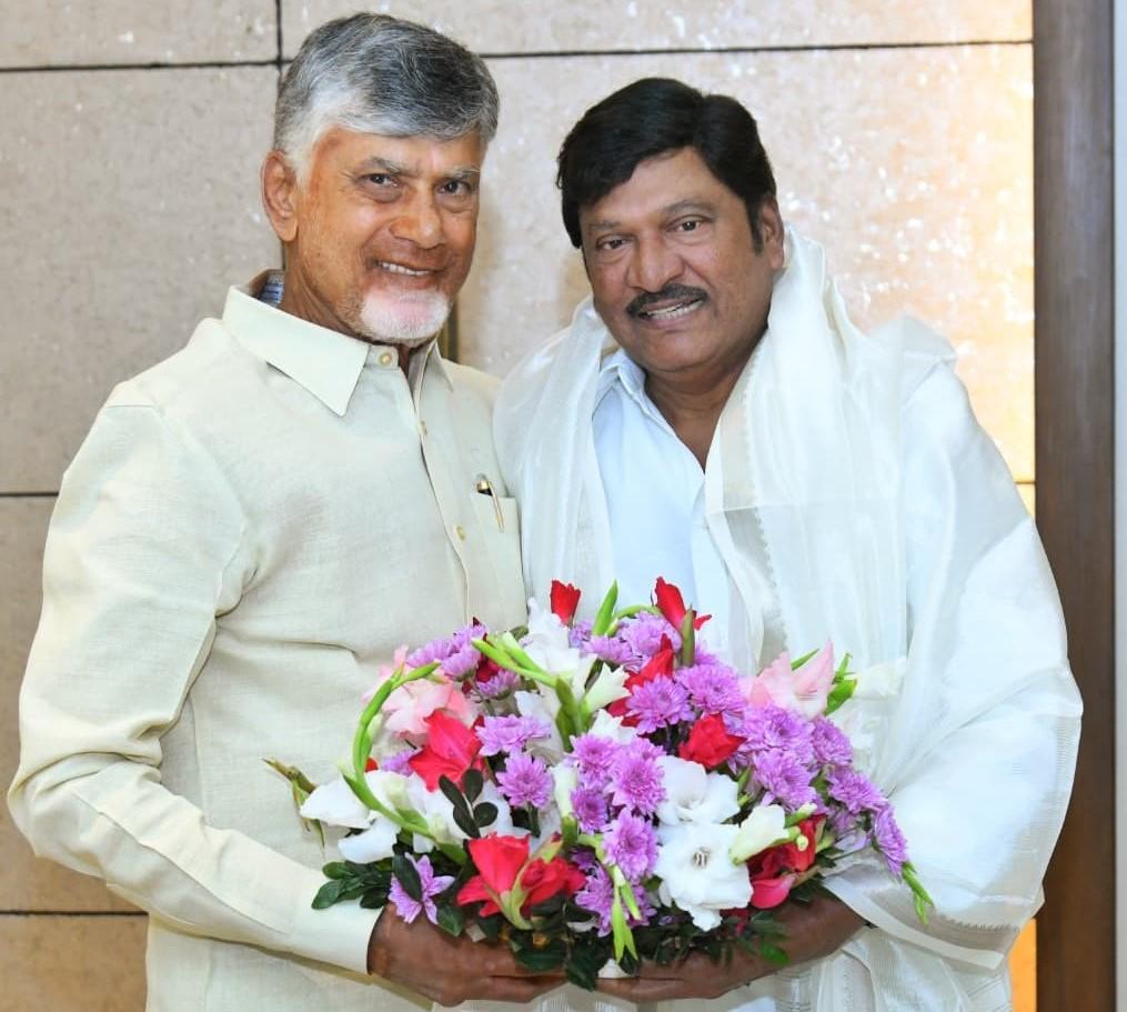 Chief Minister Nara Chandrababu Naidu Felicitates Dr. Rajendra Prasad After Padma Shri Award