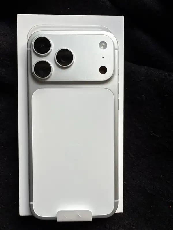 Apple iPhone 17 Pro Max 512GB Silver for Sale in Hyderabad