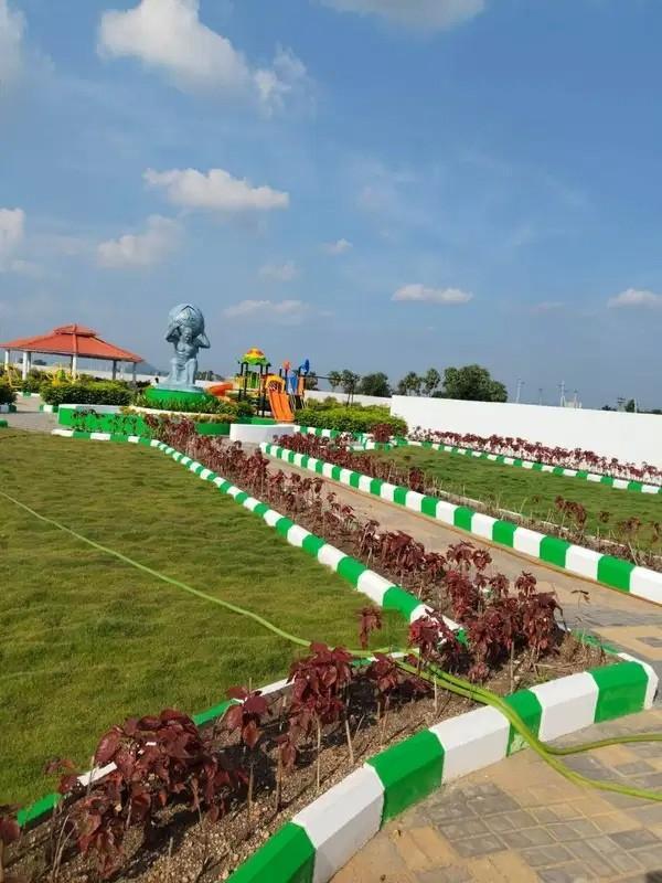 SS Projects The Meadows – West Facing Villa Plots For Sale with Bank Loan & Gated Community