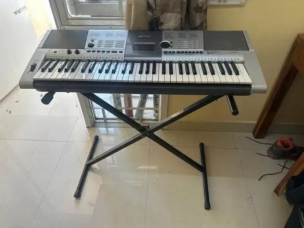 Yamaha PSR I425 Keyboard For Sale With Stand