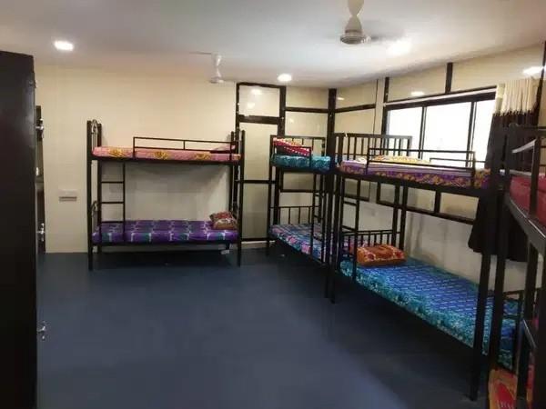 No Brokerage Male PG in Andheri West Near Railway Station