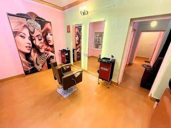Salon For Sale: Fully Furnished Premium Beauty Salon Business Available