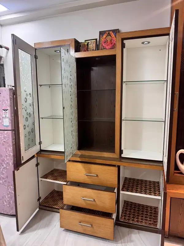 Handmade Veneer Crockery Cabinet for Sale at ₹22,000