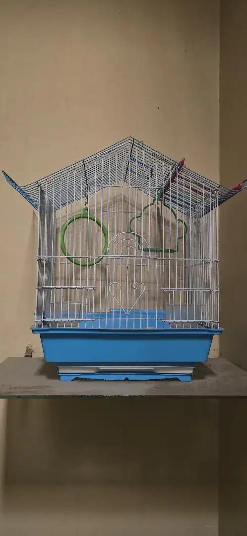 Bird Cage In Good Condition For Sale