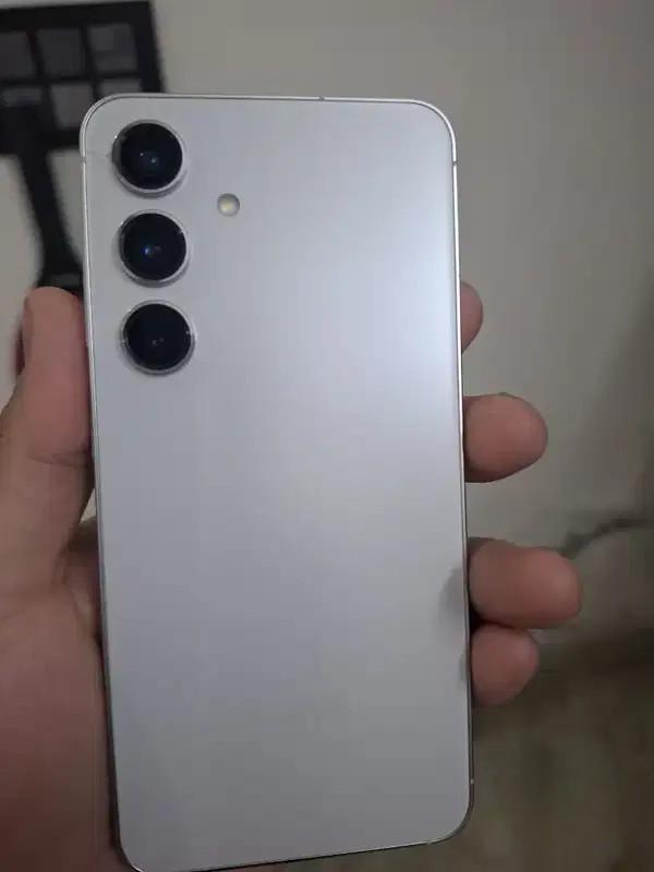Samsung S24 8GB 128GB Under Warranty