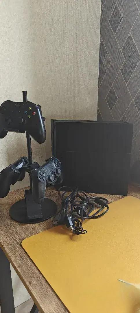 Microsoft Xbox One with Camera and 3 Controllers