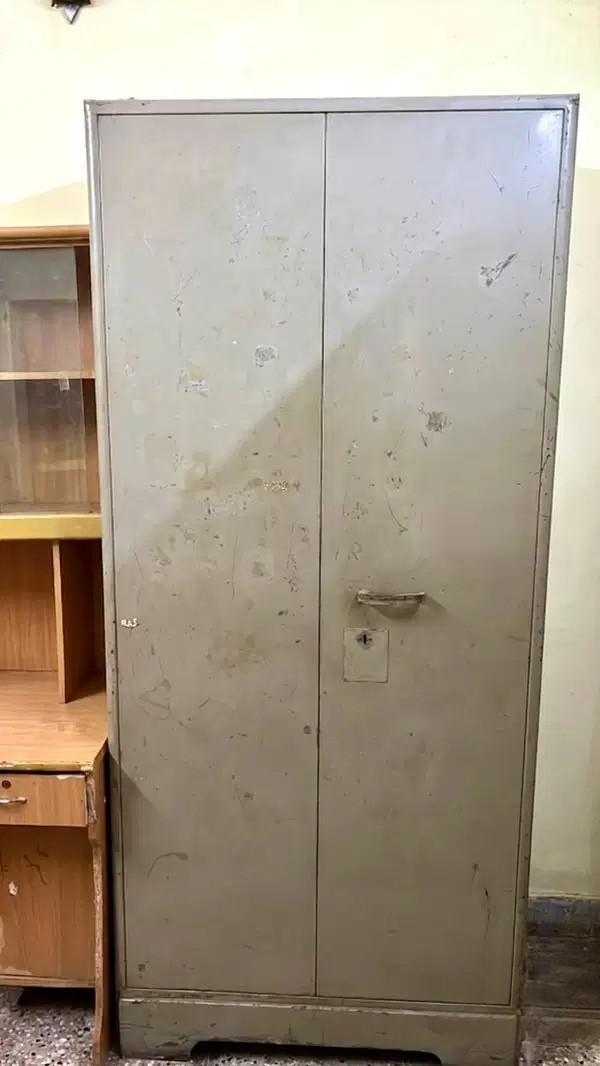 Grey Steel Almirah For Sale In Salt Lake Sector 2