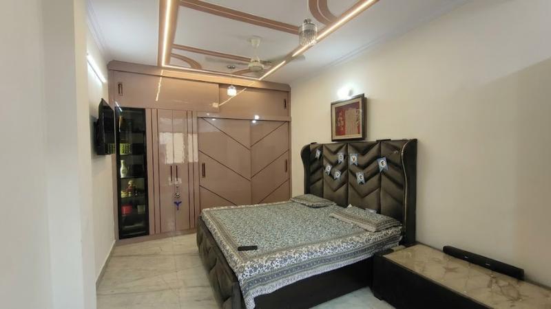 Arya Samaj Road: 2 BHK Builder Floor With Lift