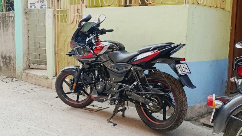 Bajaj Pulsar 220 F 2026 Petrol Bike In Dum Dum Kolkata