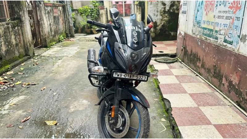 2024 Bajaj Pulsar 220F for Sale in Maniktala, Kolkata